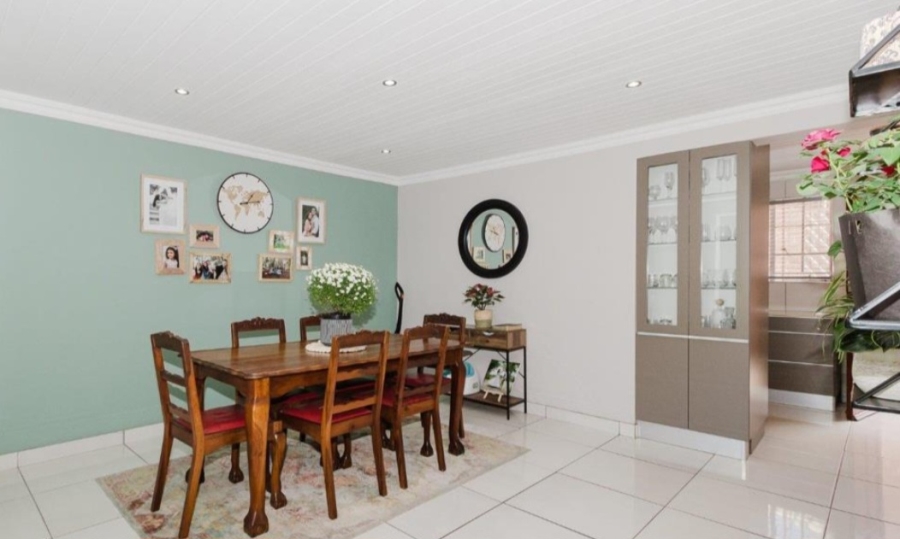 4 Bedroom Property for Sale in Glen Marais Gauteng