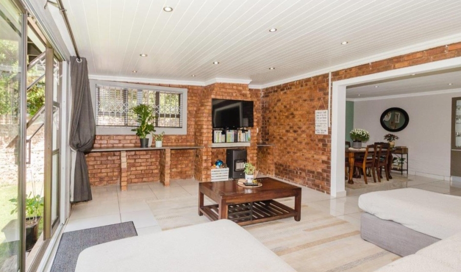 4 Bedroom Property for Sale in Glen Marais Gauteng