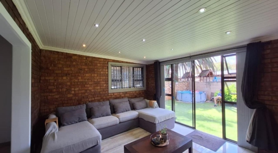 4 Bedroom Property for Sale in Glen Marais Gauteng