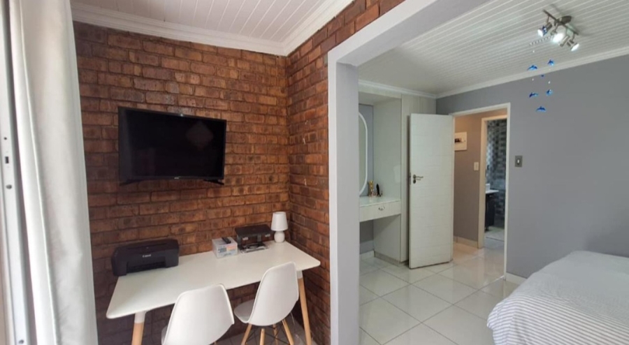 4 Bedroom Property for Sale in Glen Marais Gauteng