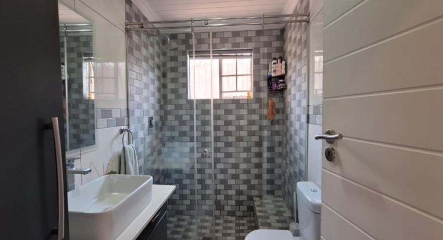 4 Bedroom Property for Sale in Glen Marais Gauteng