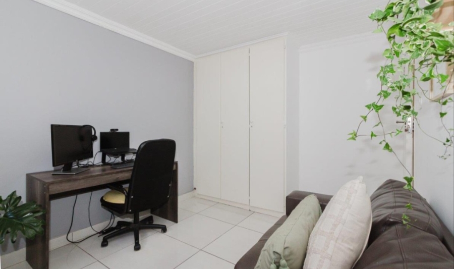 4 Bedroom Property for Sale in Glen Marais Gauteng