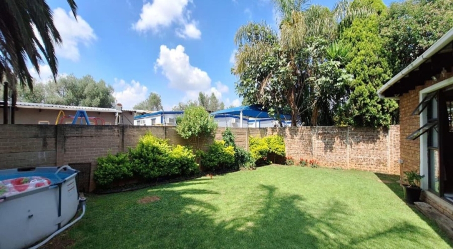 4 Bedroom Property for Sale in Glen Marais Gauteng