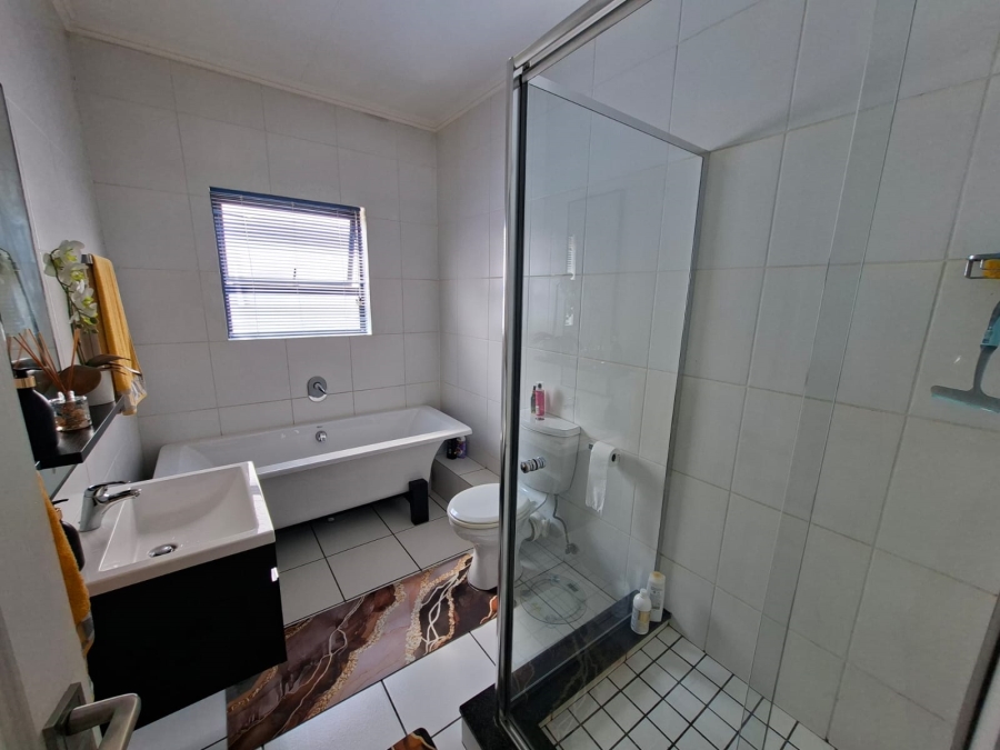 2 Bedroom Property for Sale in Modderfontein Gauteng