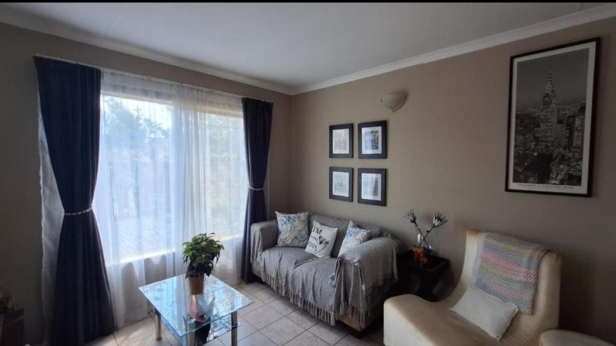 2 Bedroom Property for Sale in Glen Marais Gauteng