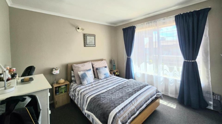 2 Bedroom Property for Sale in Glen Marais Gauteng