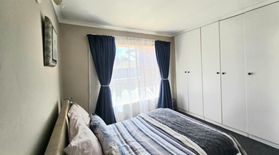 2 Bedroom Property for Sale in Glen Marais Gauteng