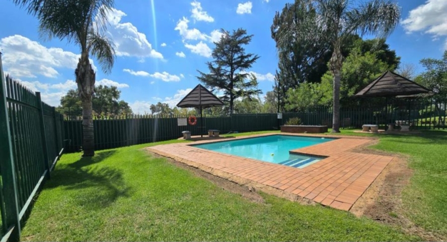 2 Bedroom Property for Sale in Glen Marais Gauteng