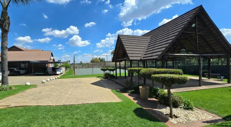 2 Bedroom Property for Sale in Glen Marais Gauteng