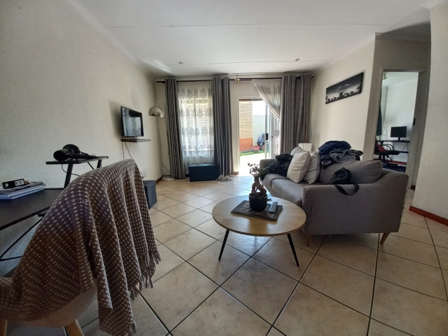 To Let 2 Bedroom Property for Rent in Halfway Gardens Gauteng