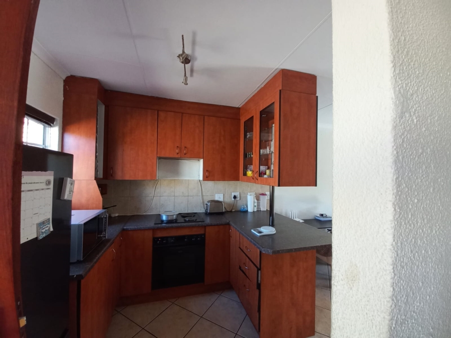 To Let 2 Bedroom Property for Rent in Halfway Gardens Gauteng