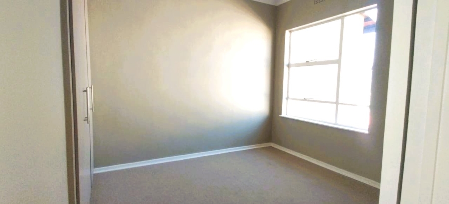 2 Bedroom Property for Sale in Farrarmere Gauteng