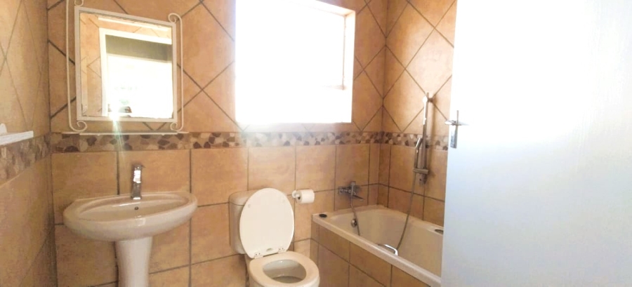 2 Bedroom Property for Sale in Farrarmere Gauteng