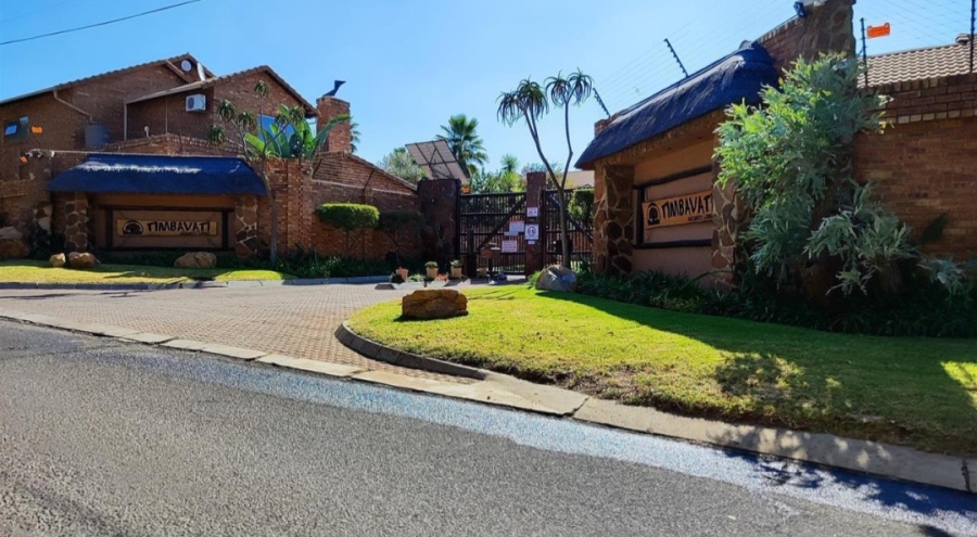 5 Bedroom Property for Sale in Glen Marais Gauteng