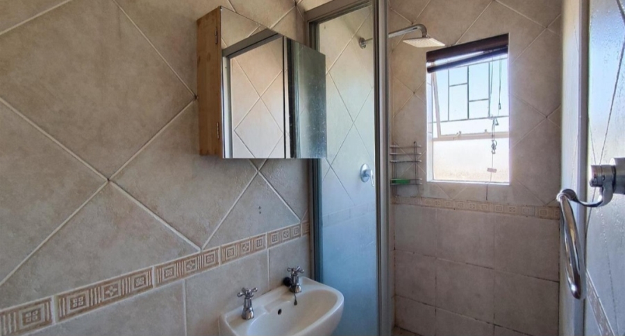 5 Bedroom Property for Sale in Glen Marais Gauteng