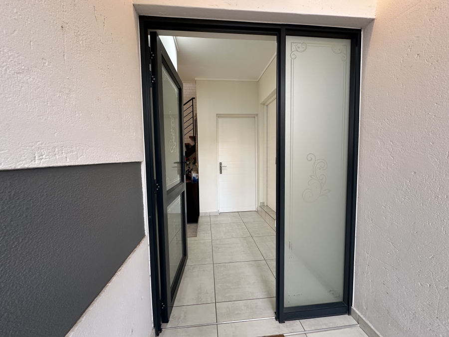 5 Bedroom Property for Sale in North Riding Gauteng