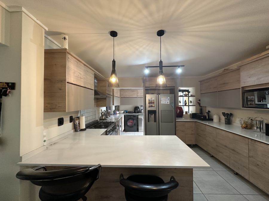 5 Bedroom Property for Sale in North Riding Gauteng