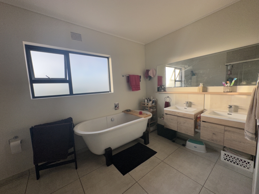 5 Bedroom Property for Sale in North Riding Gauteng