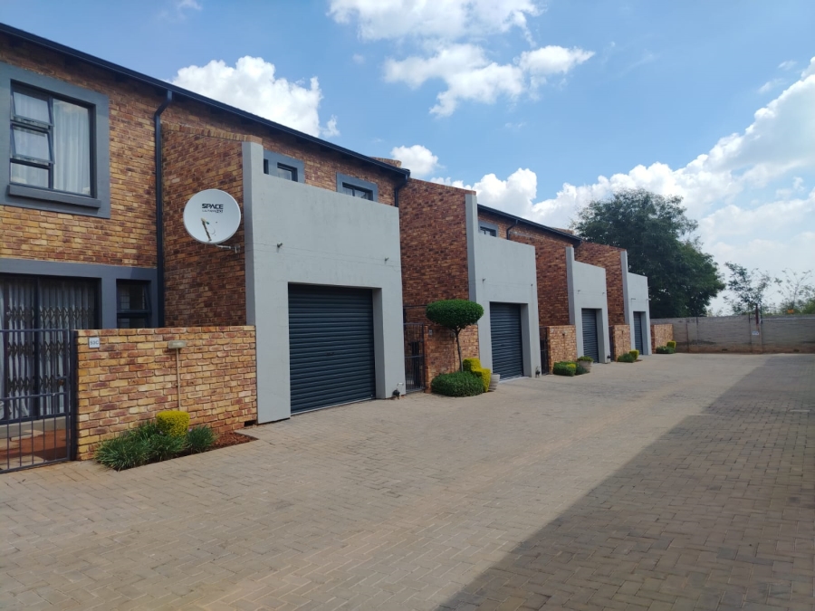 To Let 3 Bedroom Property for Rent in Denneoord Gauteng