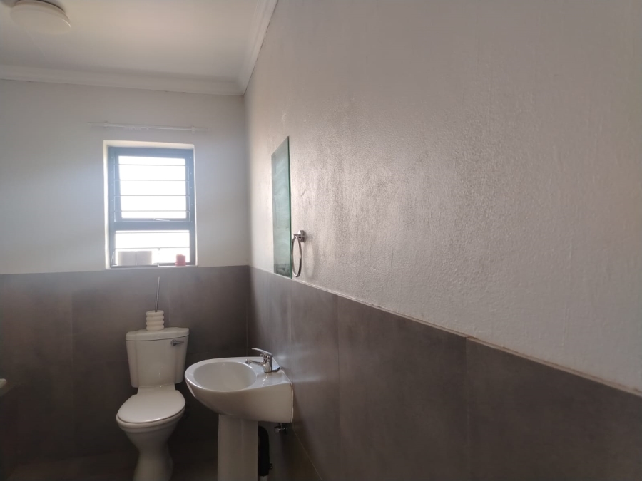 To Let 3 Bedroom Property for Rent in Denneoord Gauteng