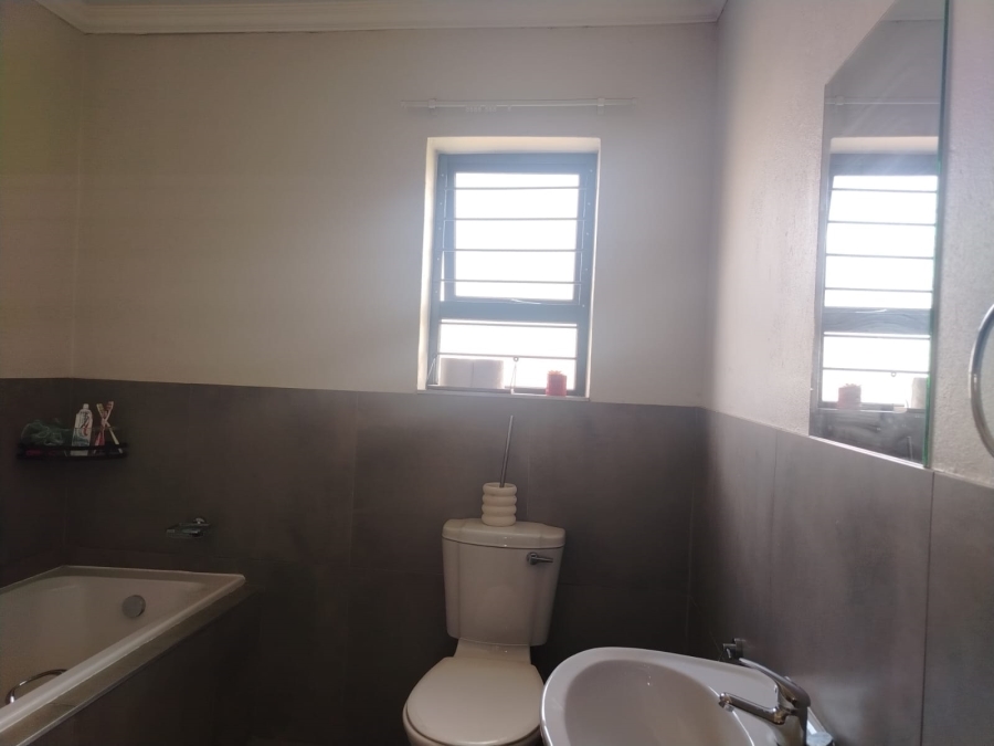 To Let 3 Bedroom Property for Rent in Denneoord Gauteng