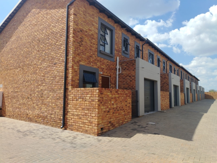 To Let 3 Bedroom Property for Rent in Denneoord Gauteng