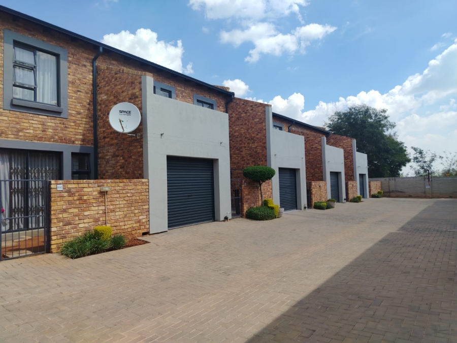 To Let 3 Bedroom Property for Rent in Denneoord Gauteng
