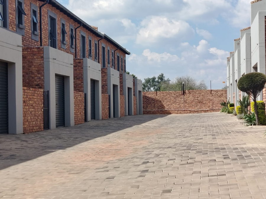 To Let 3 Bedroom Property for Rent in Denneoord Gauteng