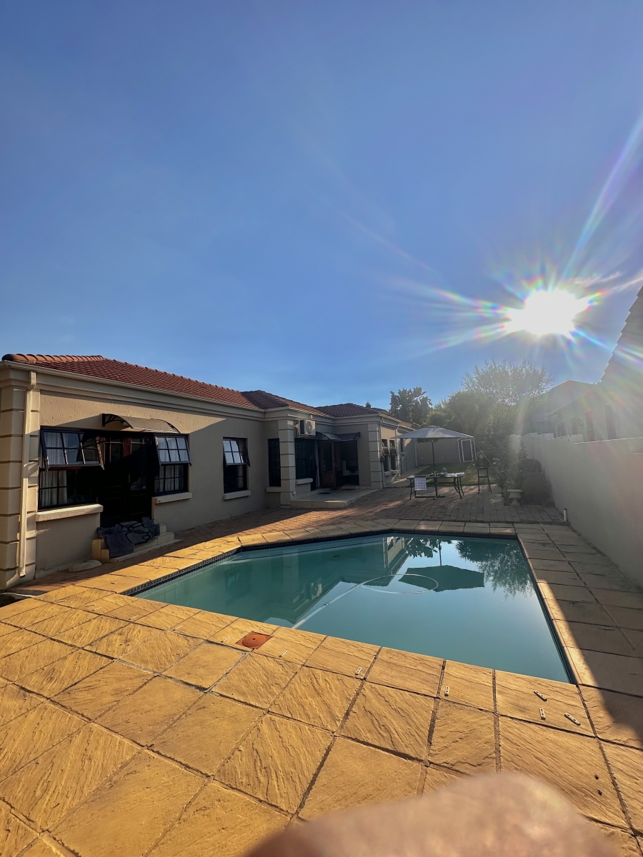 3 Bedroom Property for Sale in Willaway Gauteng