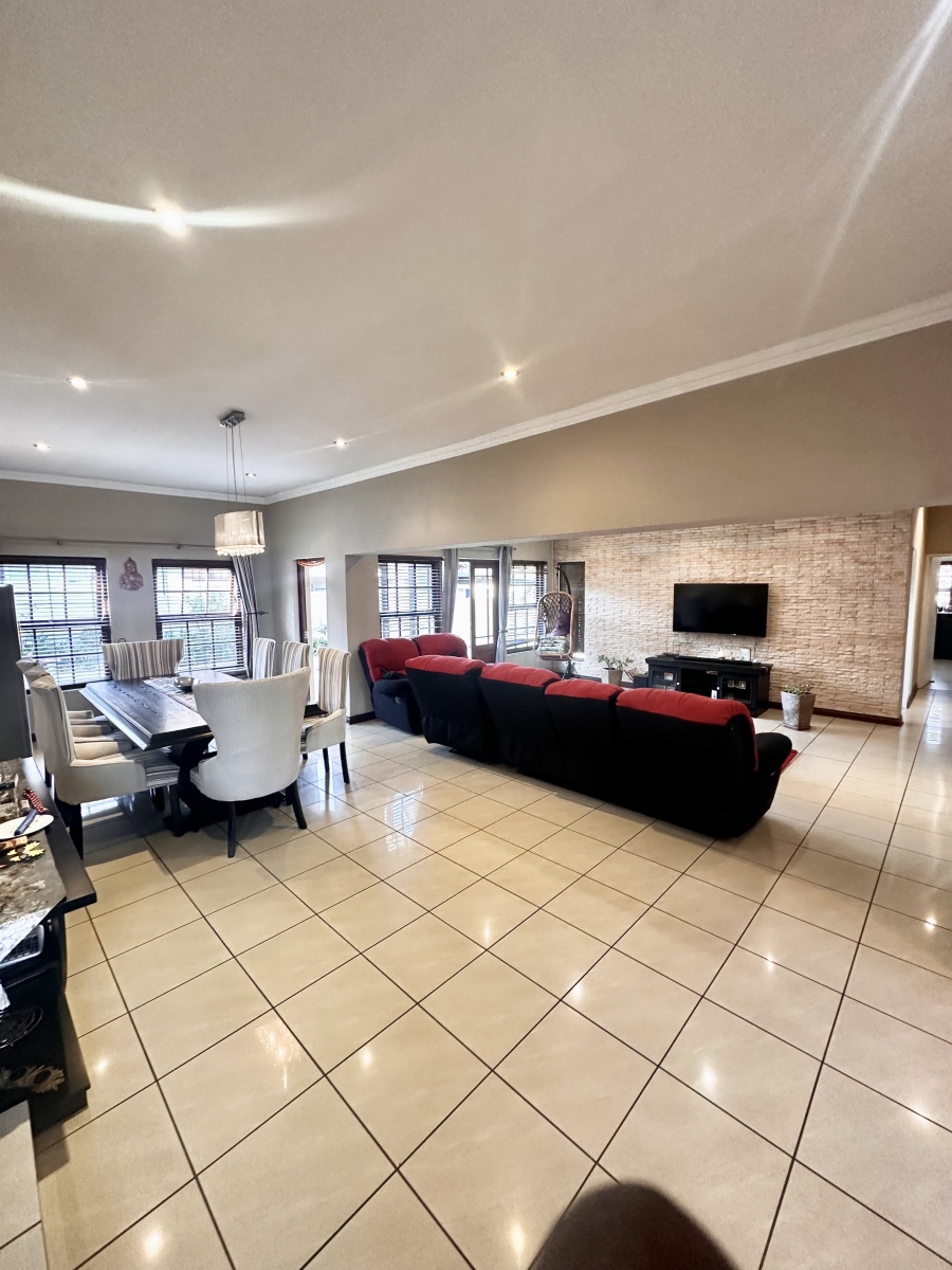 3 Bedroom Property for Sale in Willaway Gauteng