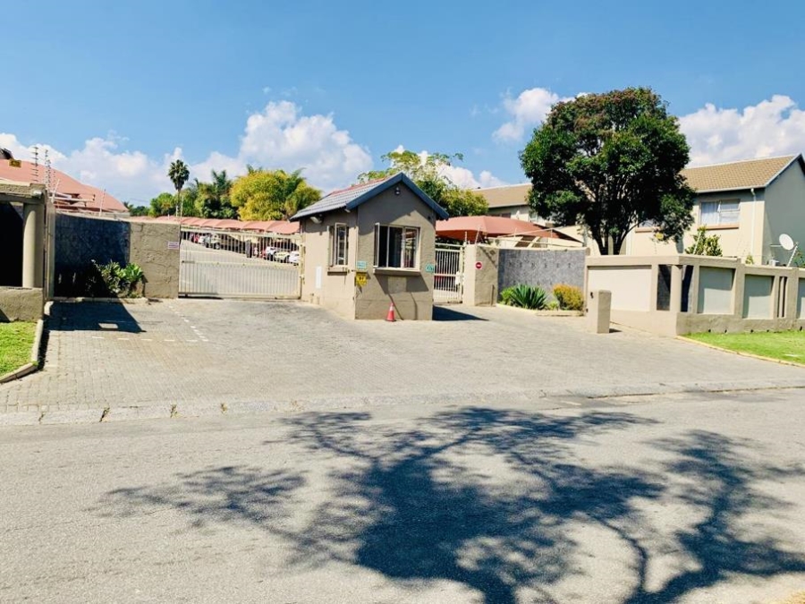 2 Bedroom Property for Sale in Vorna Valley Gauteng