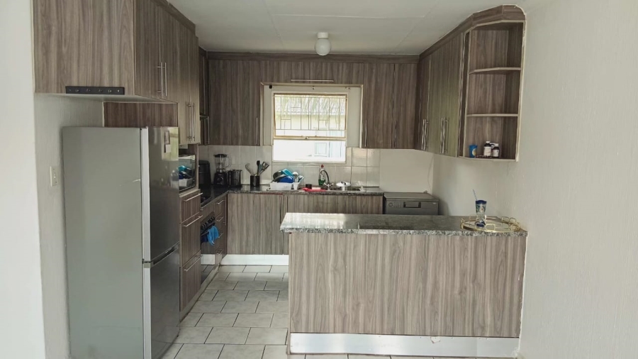 2 Bedroom Property for Sale in Vorna Valley Gauteng