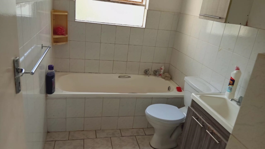 2 Bedroom Property for Sale in Vorna Valley Gauteng