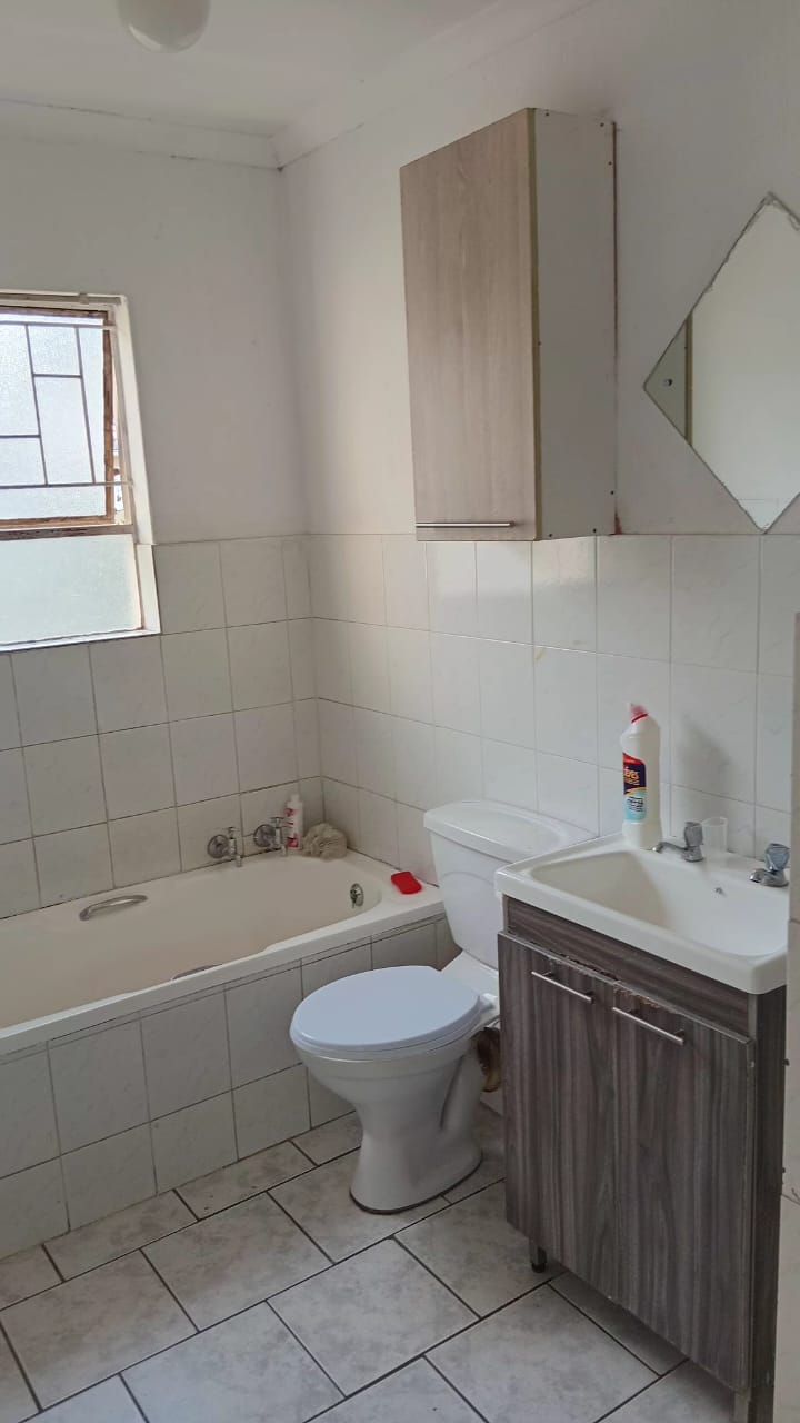 2 Bedroom Property for Sale in Vorna Valley Gauteng