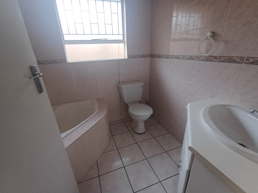 3 Bedroom Property for Sale in Glen Marais Gauteng