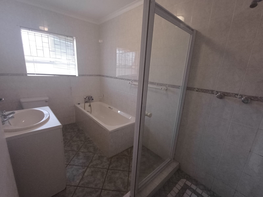 3 Bedroom Property for Sale in Glen Marais Gauteng