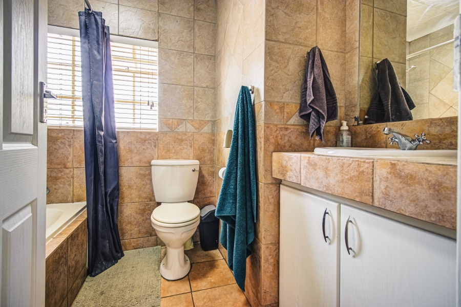 3 Bedroom Property for Sale in Glen Marais Gauteng