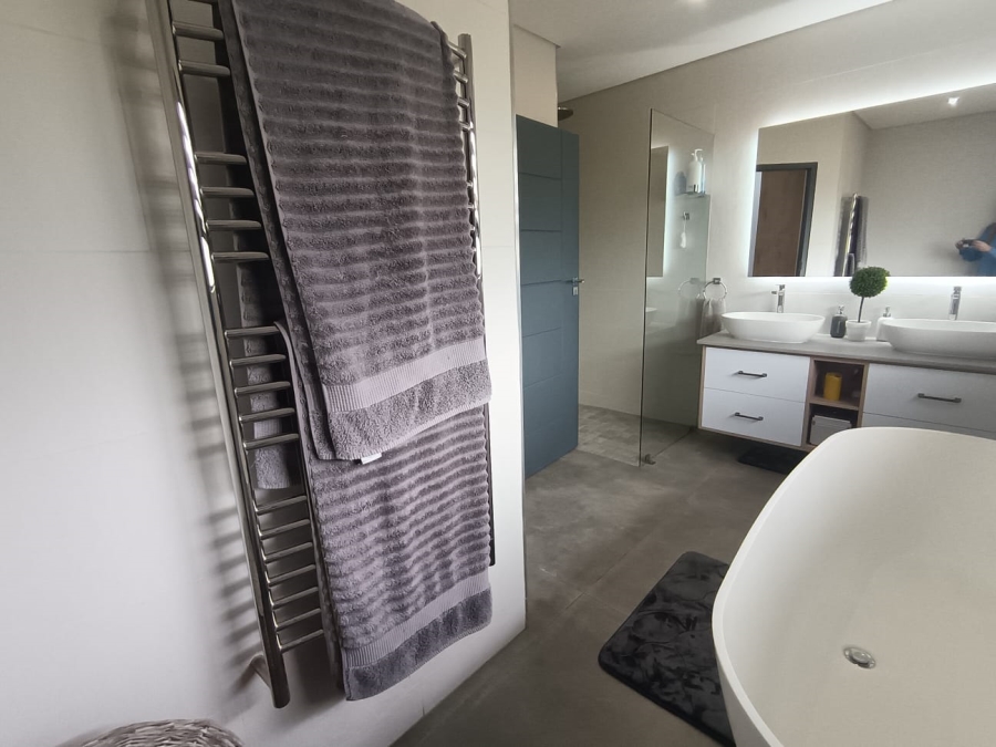 4 Bedroom Property for Sale in Norton Park Gauteng