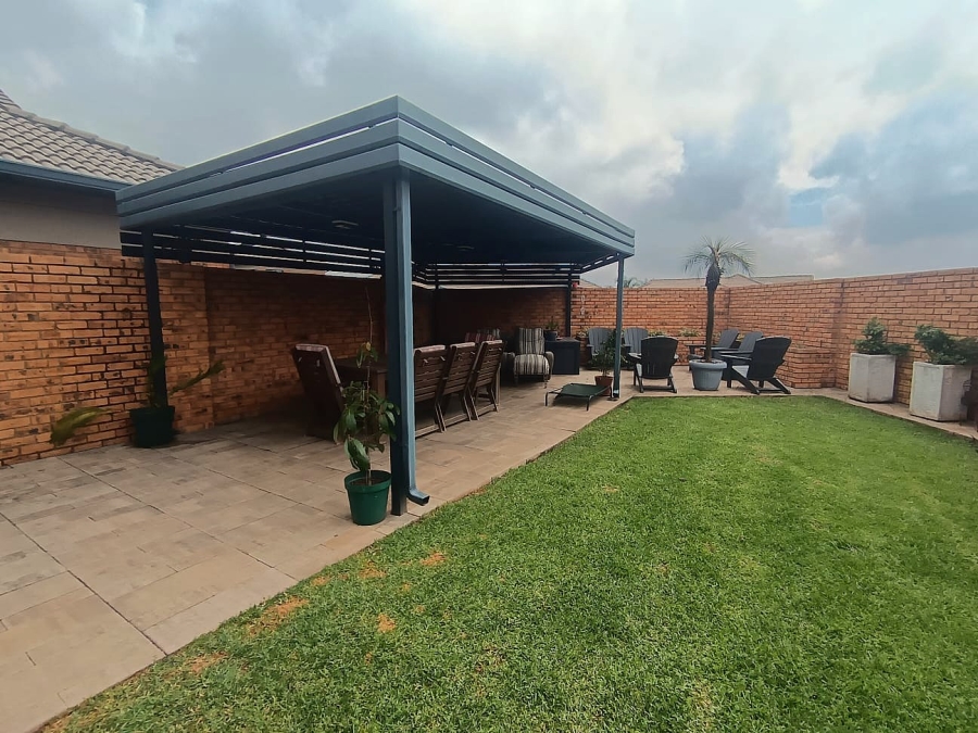 4 Bedroom Property for Sale in Norton Park Gauteng
