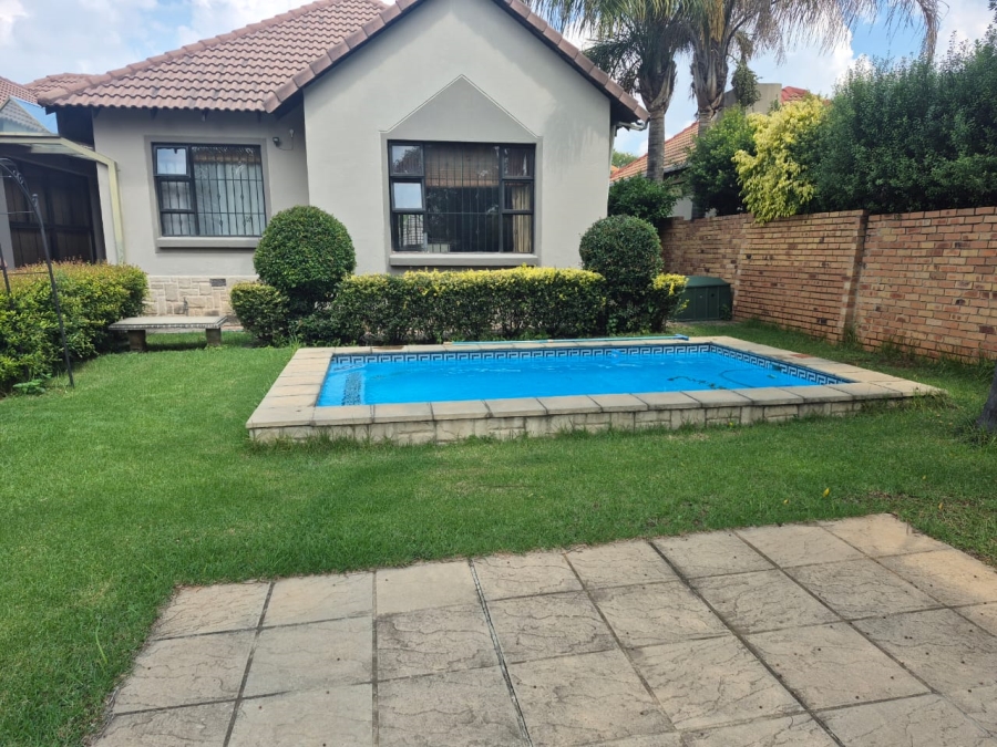 5 Bedroom Property for Sale in Greenstone Hill Gauteng