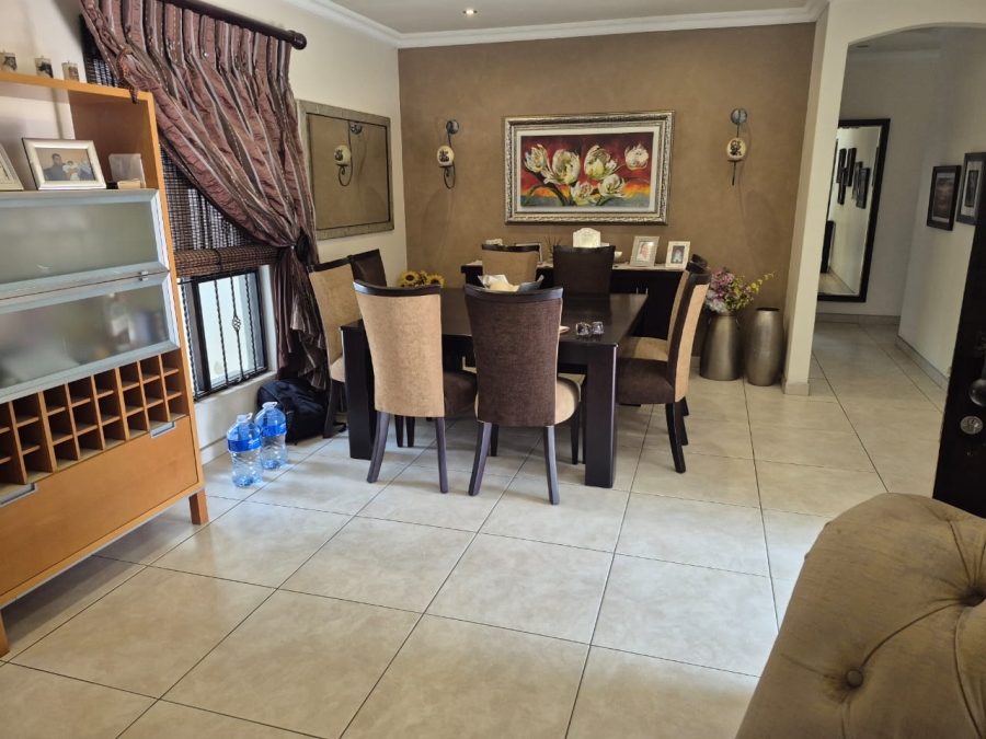 5 Bedroom Property for Sale in Greenstone Hill Gauteng