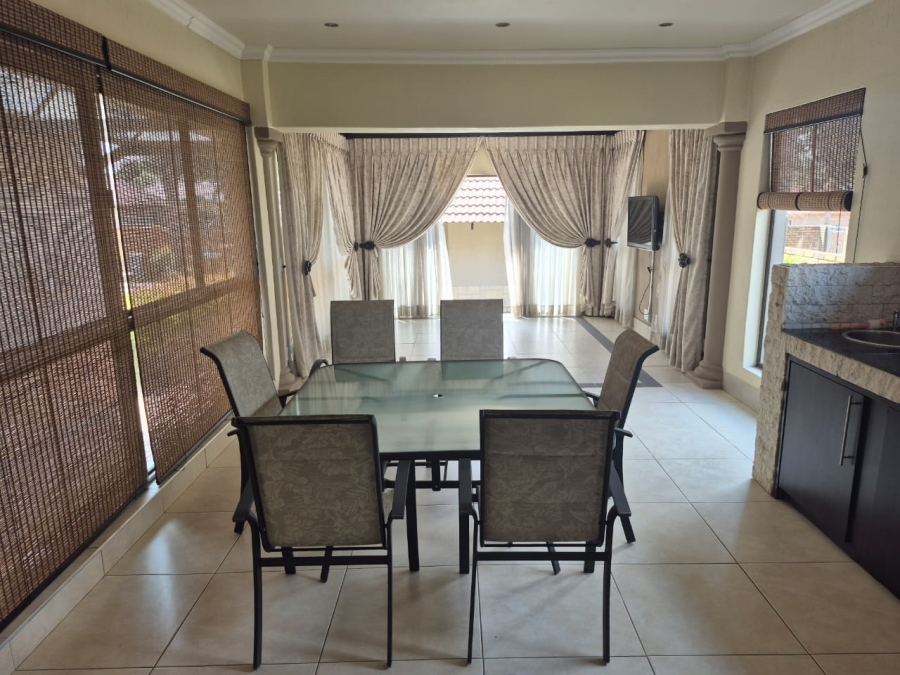 5 Bedroom Property for Sale in Greenstone Hill Gauteng