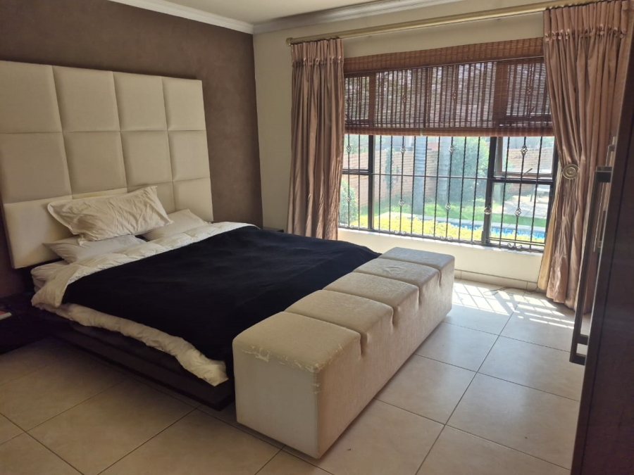 5 Bedroom Property for Sale in Greenstone Hill Gauteng