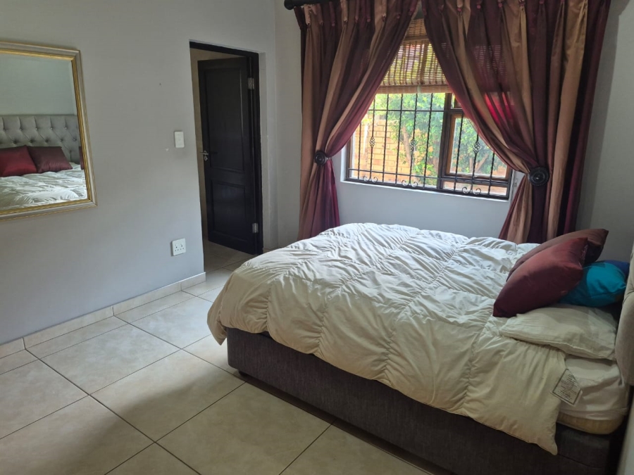 5 Bedroom Property for Sale in Greenstone Hill Gauteng