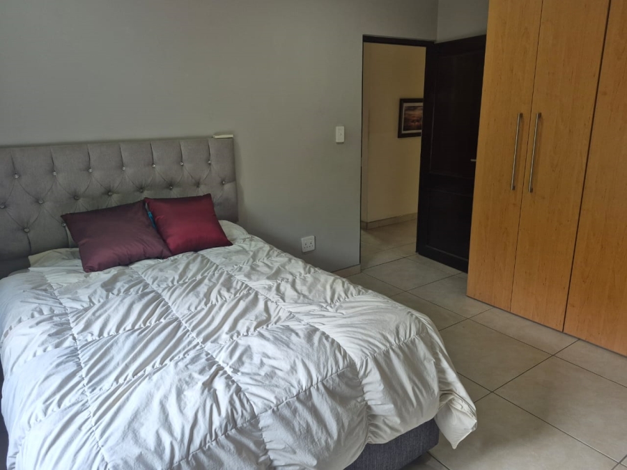 5 Bedroom Property for Sale in Greenstone Hill Gauteng