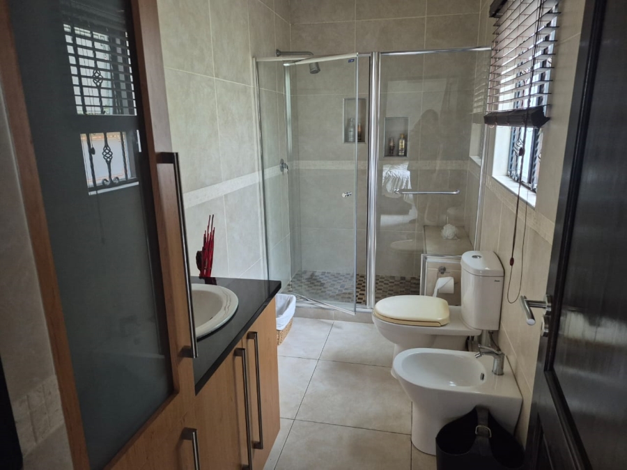5 Bedroom Property for Sale in Greenstone Hill Gauteng