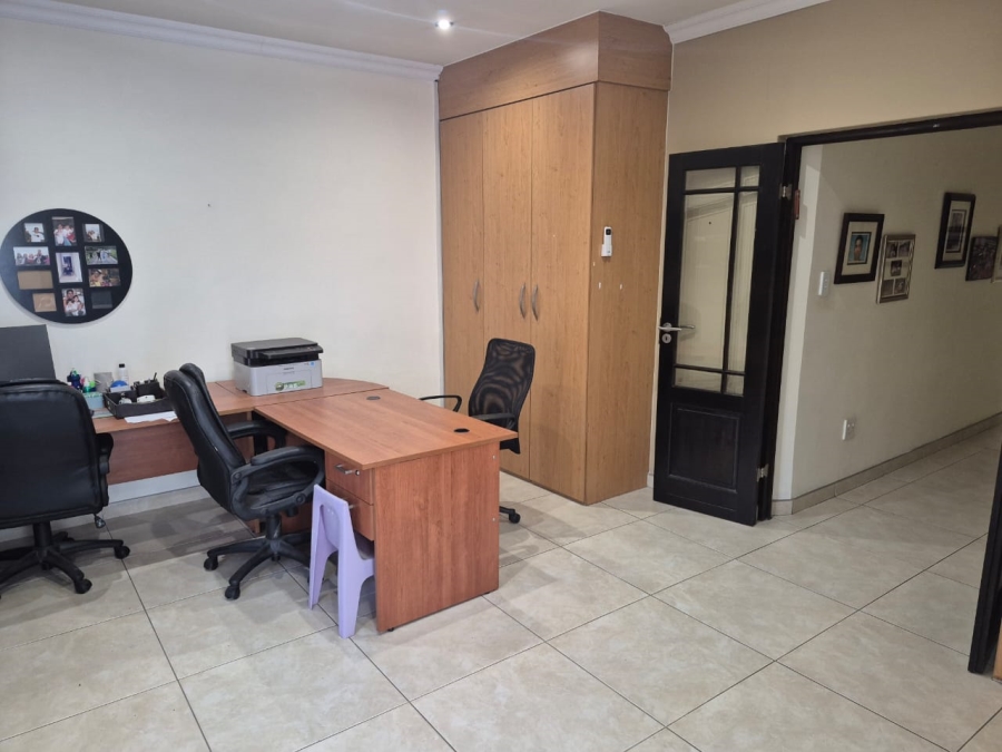 5 Bedroom Property for Sale in Greenstone Hill Gauteng