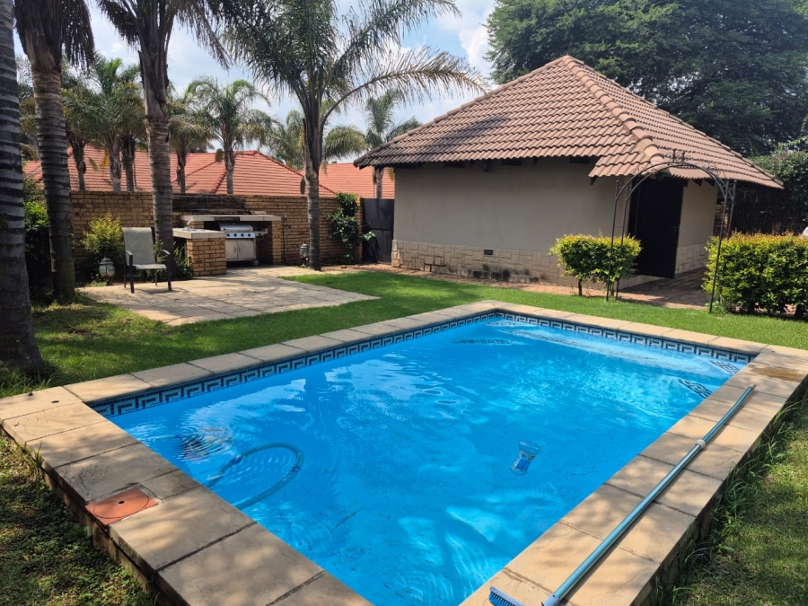 5 Bedroom Property for Sale in Greenstone Hill Gauteng
