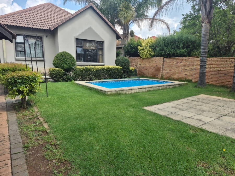 5 Bedroom Property for Sale in Greenstone Hill Gauteng