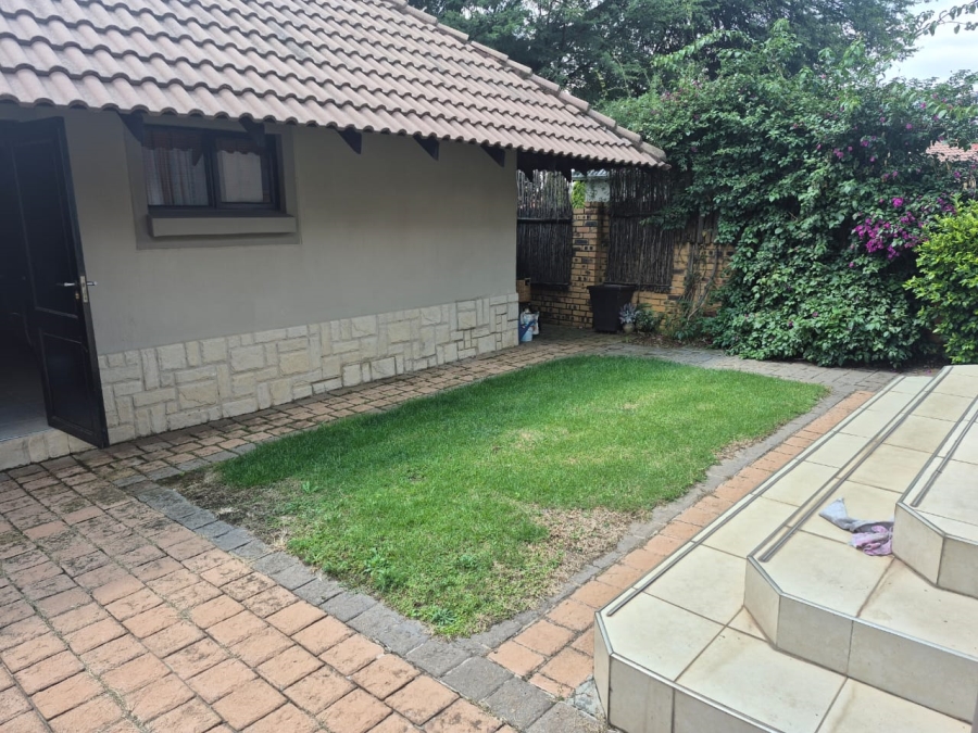5 Bedroom Property for Sale in Greenstone Hill Gauteng